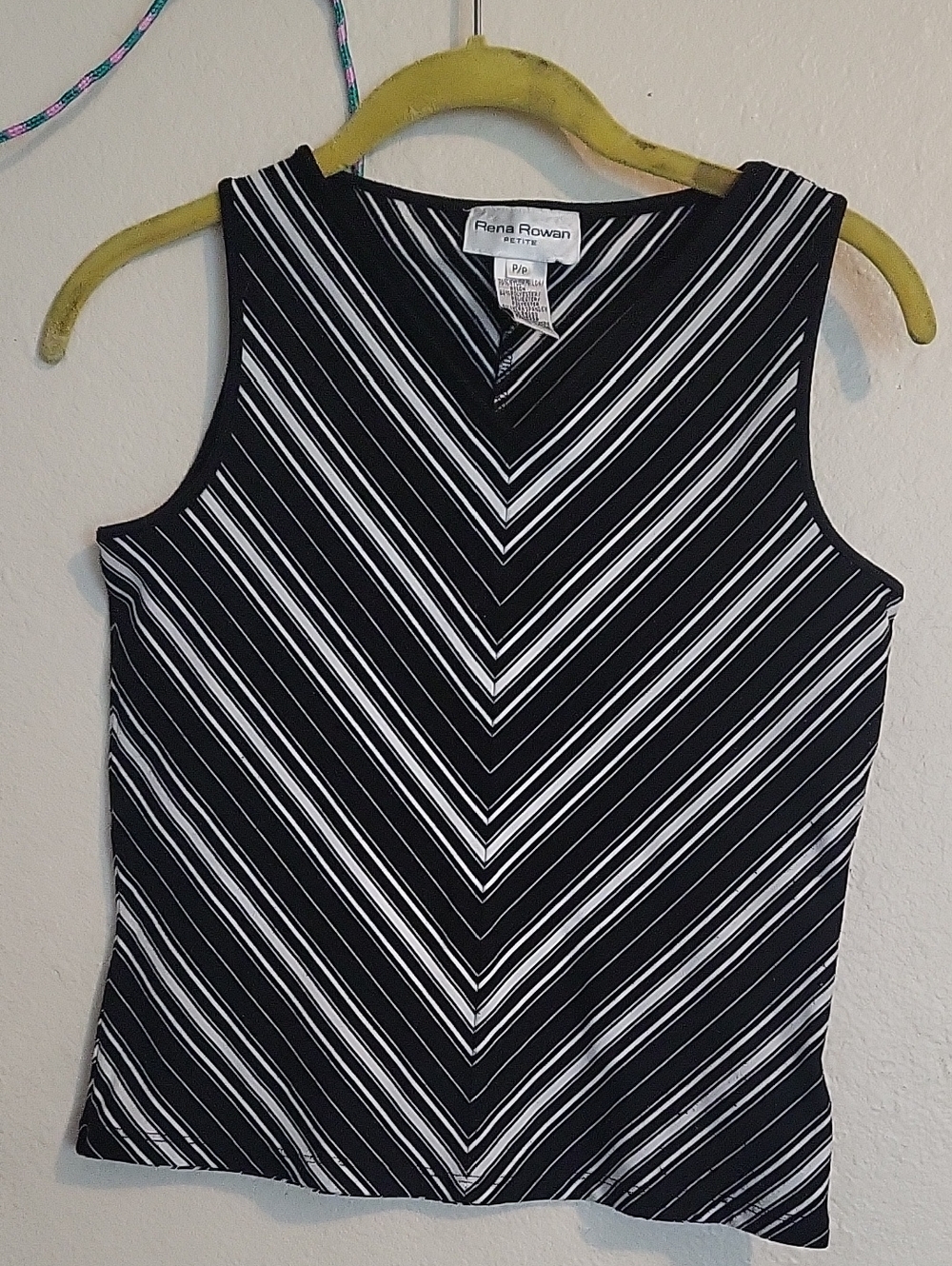 Rena Rowan Black & White Chevron V-Neck Tank
